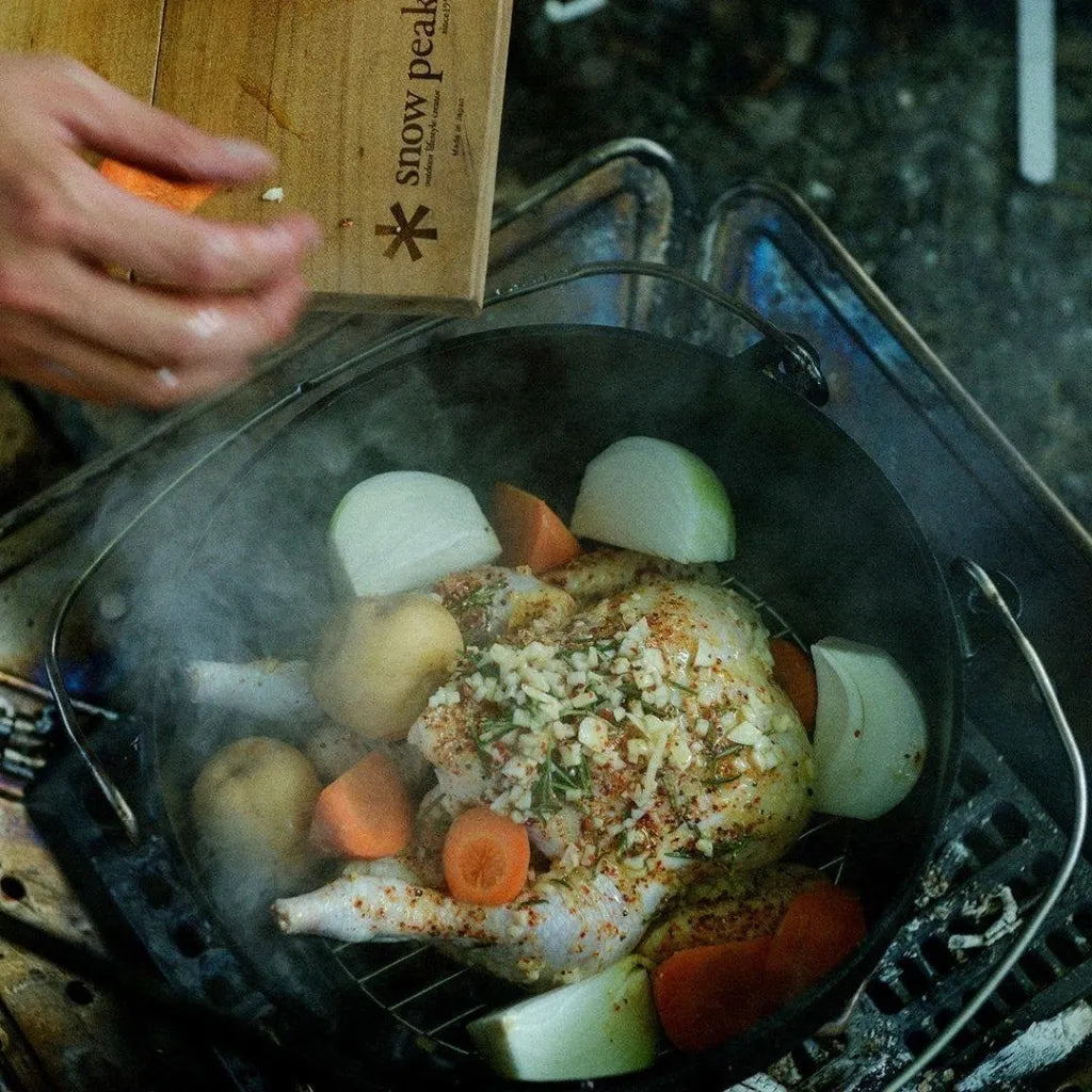 CS-208SnowPeakCuttingBoardSetL02 Expedition Exchange Takibi Large Fireplace Charcoal Bed Cast Iron Dutch Oven chicken Garlic Onions Carrots Potatoes