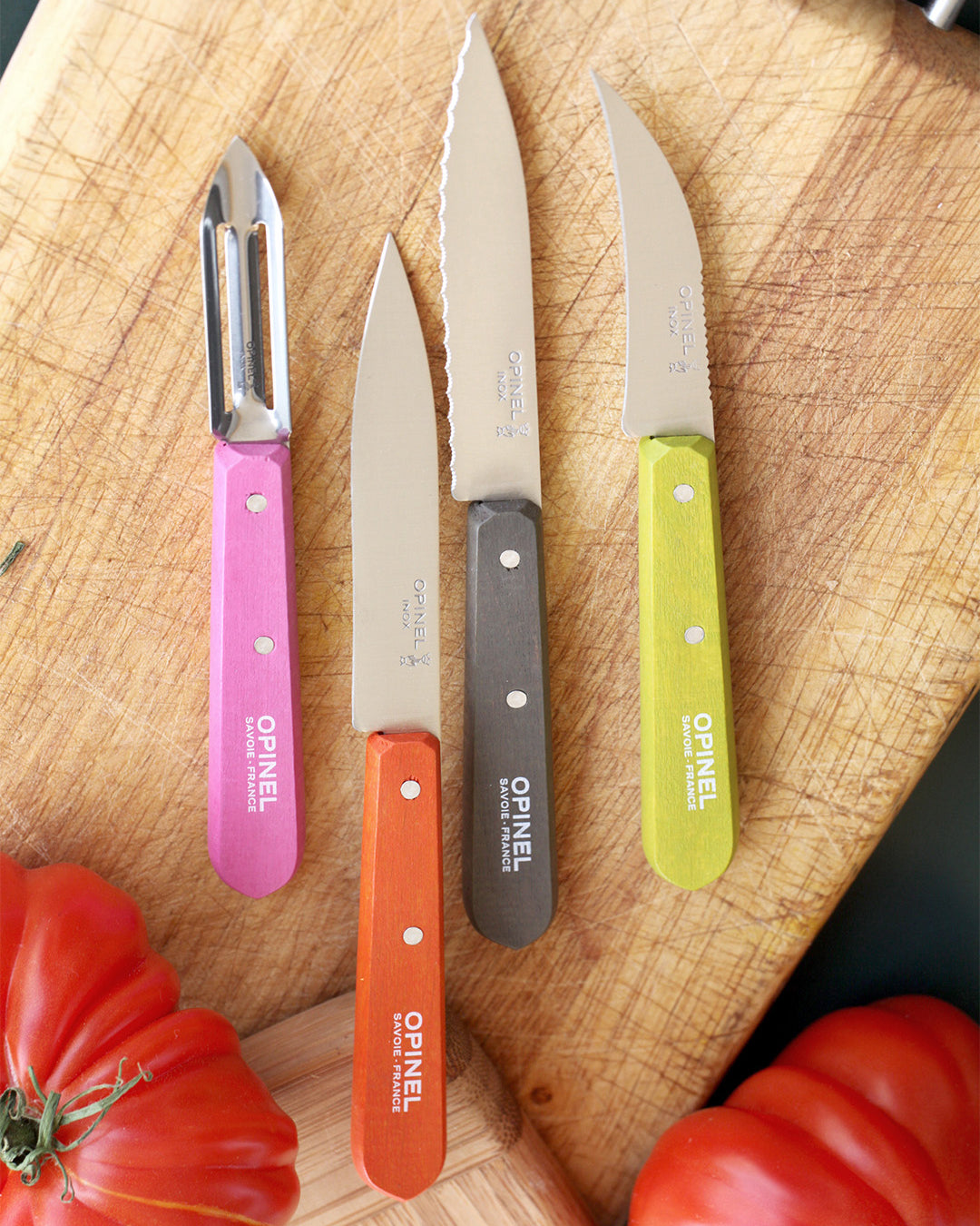 Opinel Les Essentiels du Cuisinier 50s Set (001452) Expedition Exchange Heirloom Tomtoes Cutting Board Beautiful Colors Pink Orange Dark Gray Apple Green