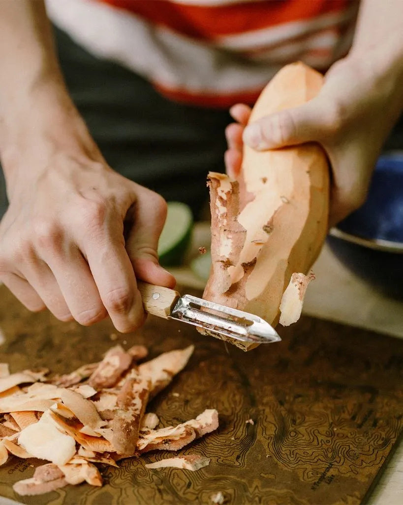 Opinel Les Essentiels du Cuisinier Natural Set (001300) Expedition Exchange Peeler Peeling Sweet Potatoes from Garden