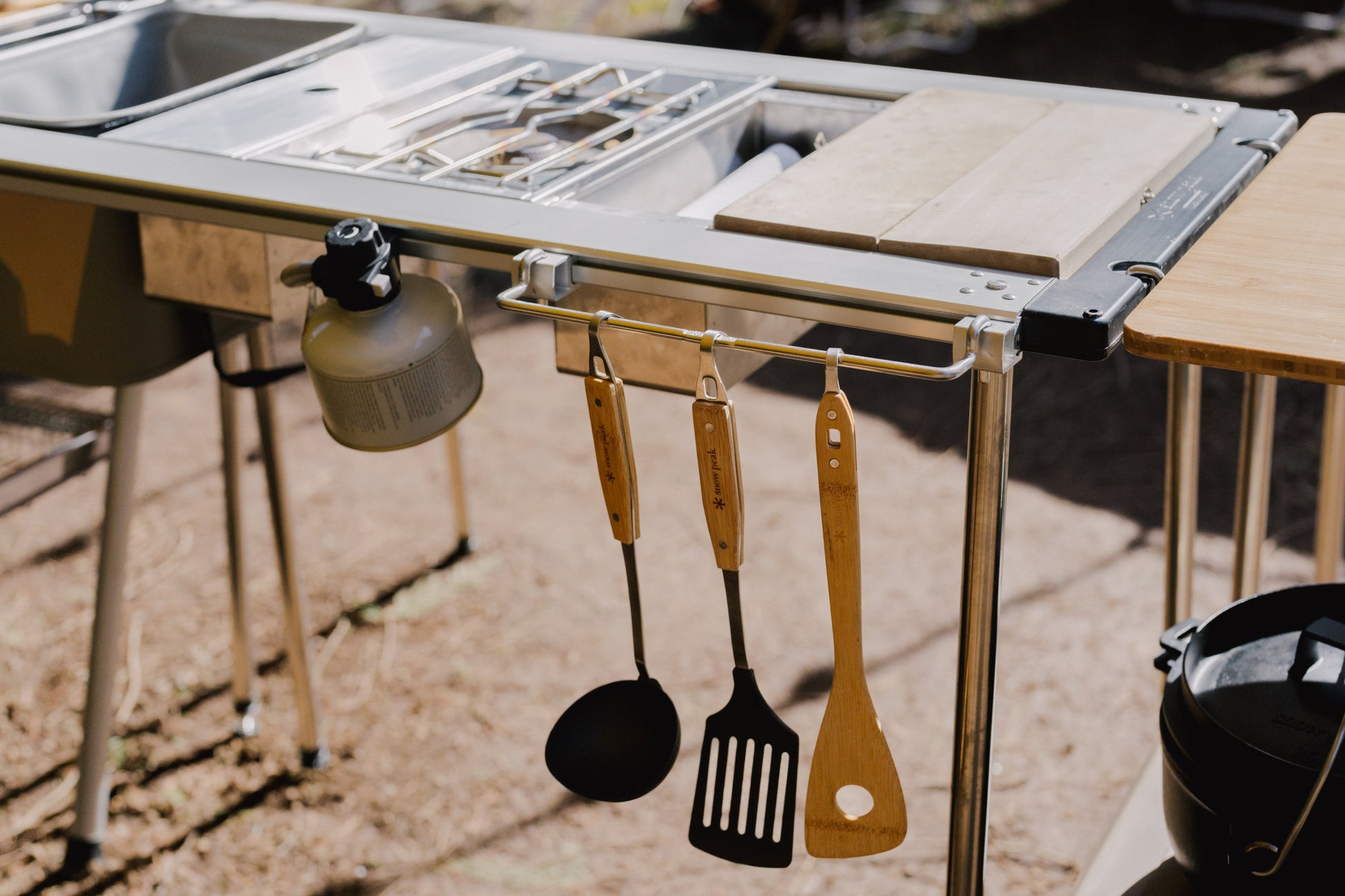 Snow Peak IGT Iron Grill Table Cutting Board Flat Burner Half Unit Box Bamboo Side Table standing Height Gigapower Fuel Cast Iron Dutch Oven Expedition Exchange